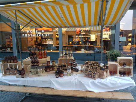 UNTER DIE LEUTE GEHEN